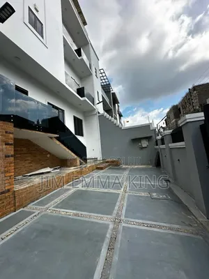 5bdrm Duplex in Guzape District for sale
