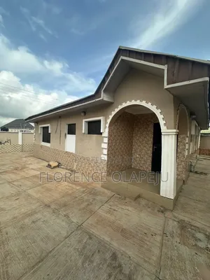 2bdrm Bungalow in Oyateru Baba Saale, Akala Express for rent