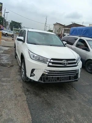 Toyota Highlander LE 4x2 V6 (3.5L 6cyl 8A) 2017 White