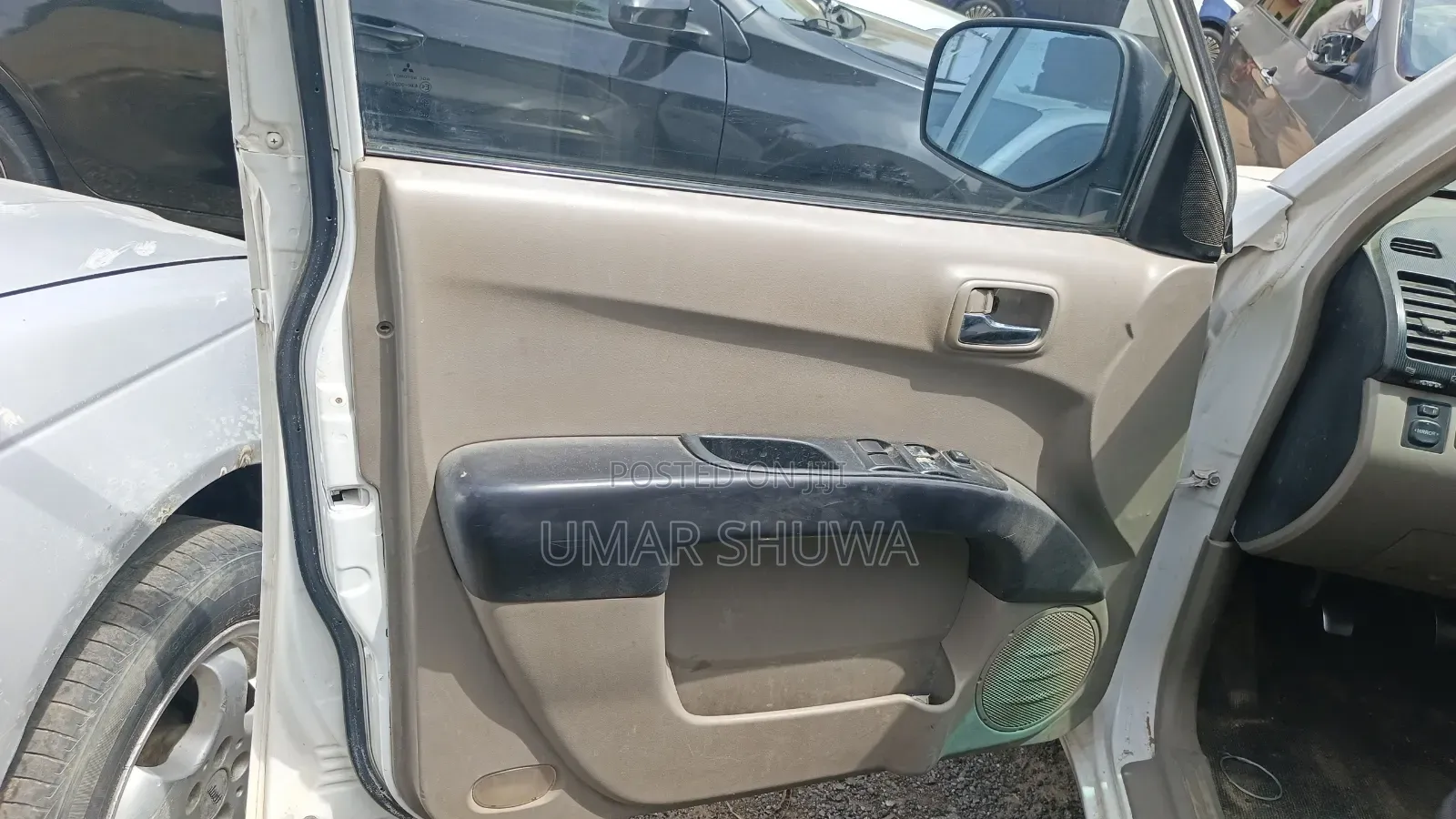Mitsubishi L200 2012 White