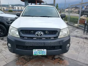 Toyota Hilux SR5 4x4 2014 White