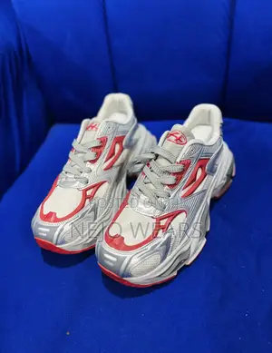Fashionable White Grey Red Chunky Sneakers for Men