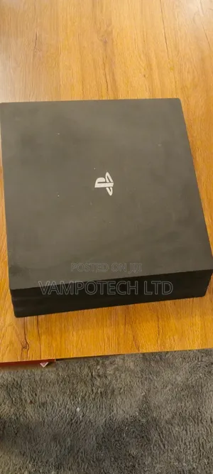 Ps4 Pro + Pads With Fc and Other Freely Installed Games