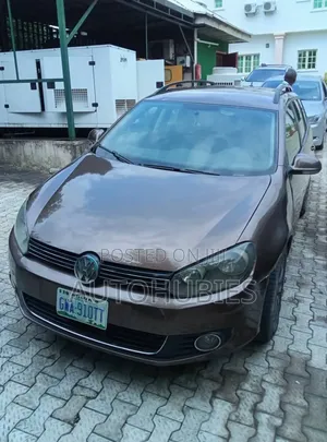 Volkswagen Golf 2011 Maroon
