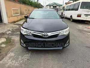 Toyota Camry XLE V6 4dr Sedan (3.5L 6cyl 6A) 2013 Gray