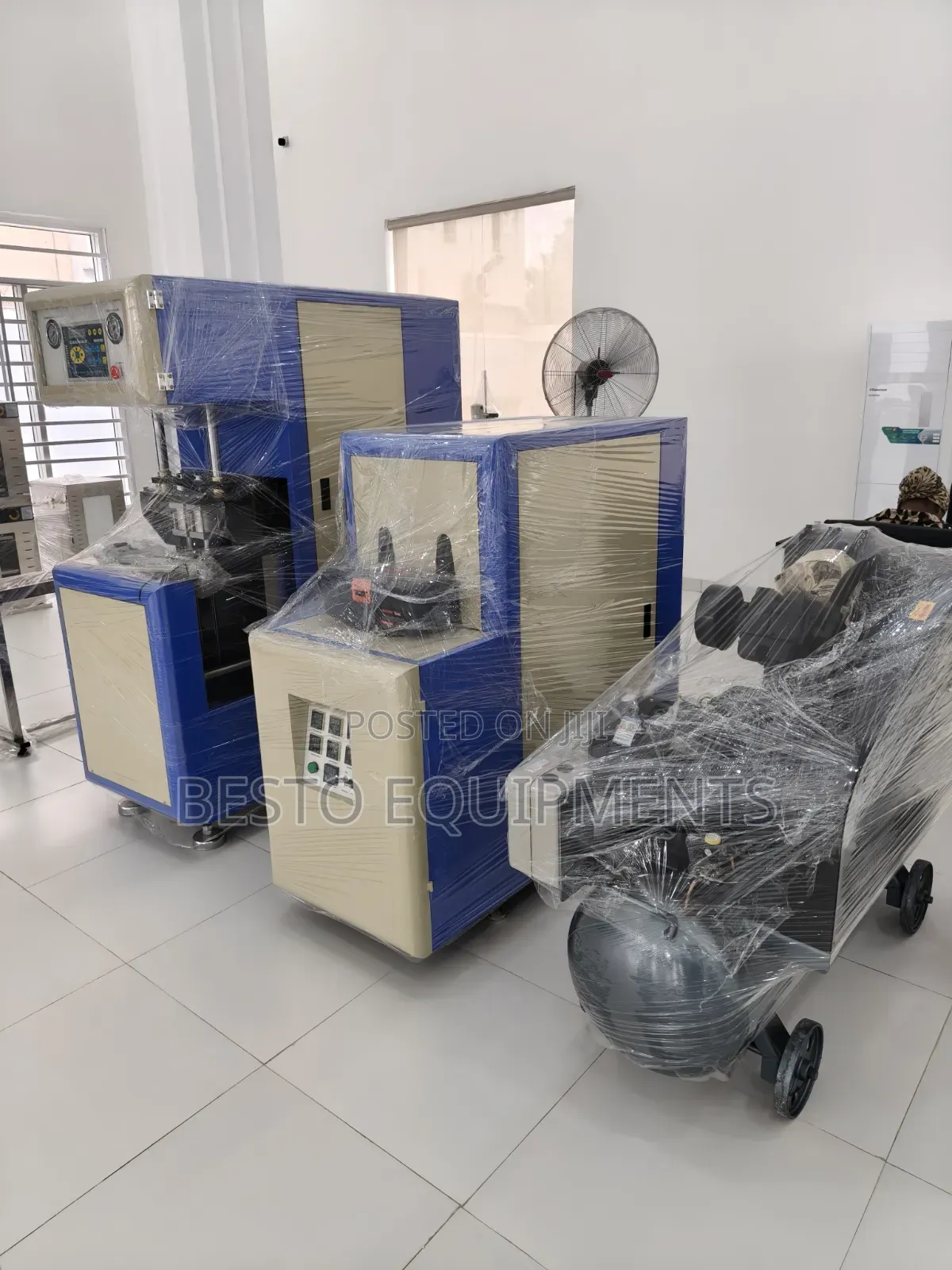Plastic Bottle Making Machine Pet Blowing Machine.