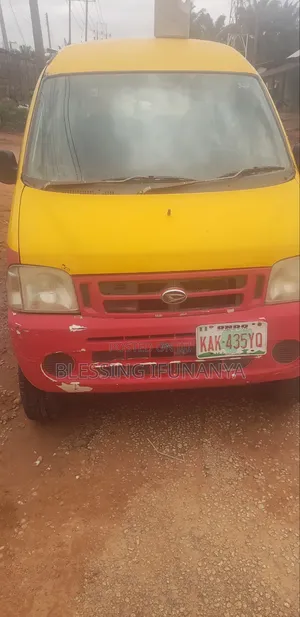 Daihatsu Hijet 2000 Yellow
