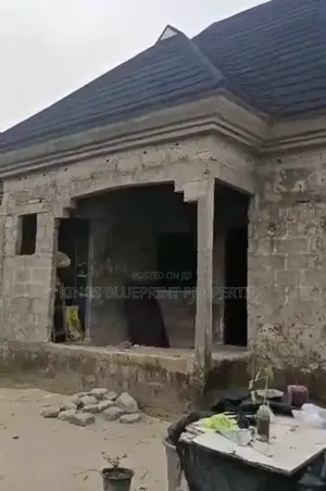 2bdrm Bungalow in Ughoton, Warri for sale