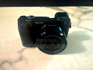 Sony A6400 With Box, Batteries Tripod