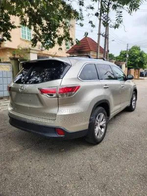 Toyota Highlander 2015 Gold