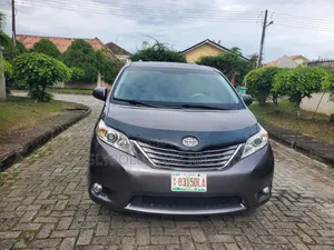 Toyota Sienna 2012 Gray