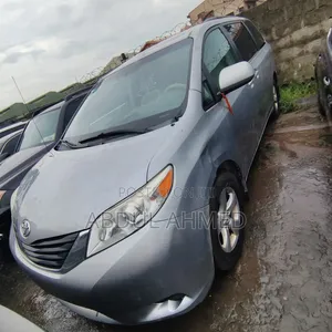 Toyota Sienna 2011 Gray