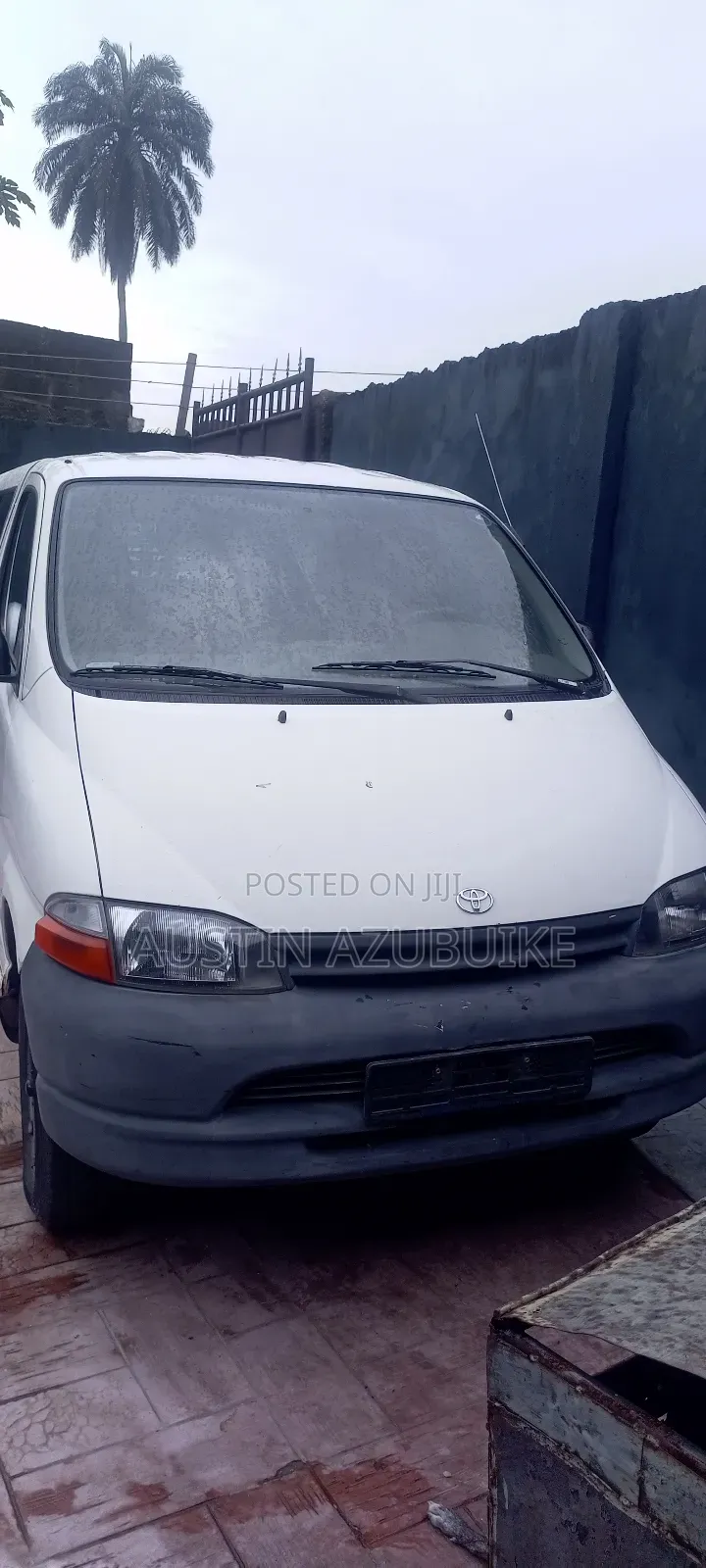 Toyota HiAce 2005 White