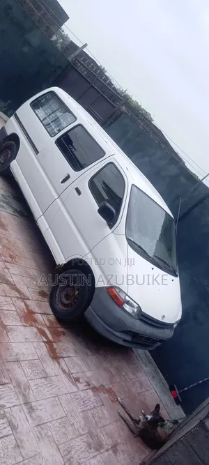 Toyota HiAce 2005 White