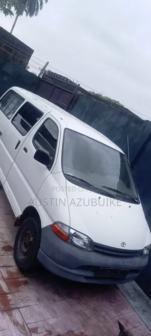 Toyota HiAce 2005 White