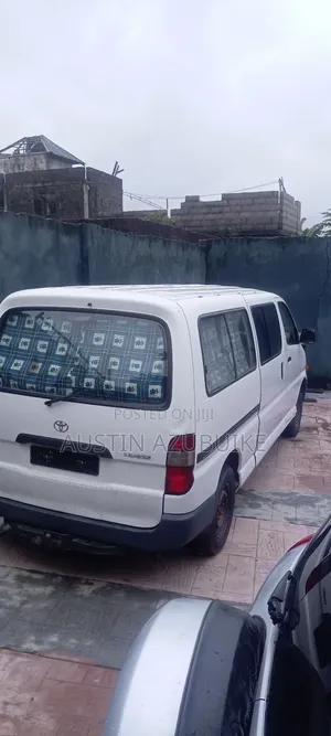 Toyota HiAce 2005 White