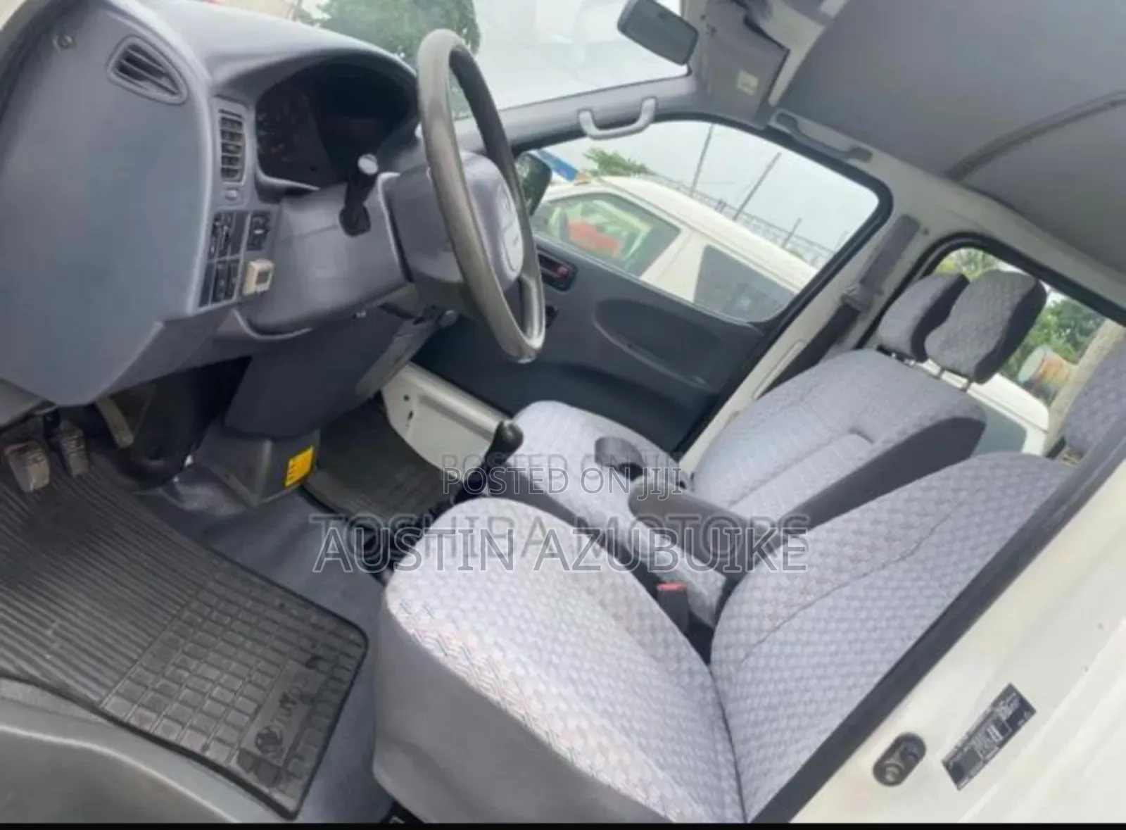 Toyota HiAce 2005 White