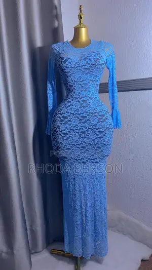 Stretchy Lace Gown With Inner
