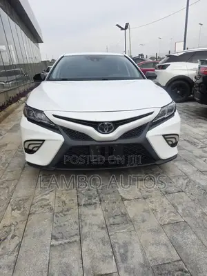 Toyota Camry 2019 White