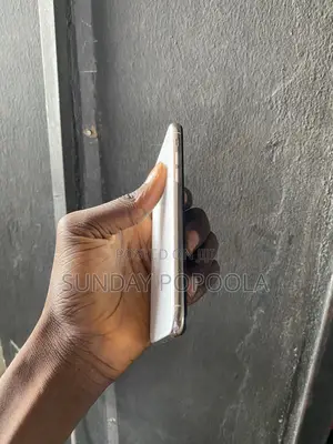 Apple iPhone X 64 GB White