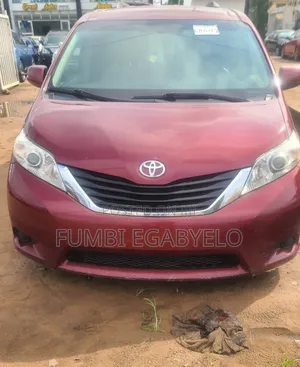 Toyota Sienna 2011 Red