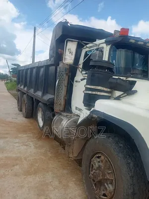 14 Tires R Model Mack Tipper