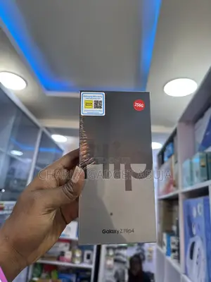 New Samsung Galaxy Z Flip4 256 GB