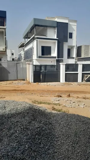 6bdrm Duplex in Ochacho Estate, Life Camp for sale