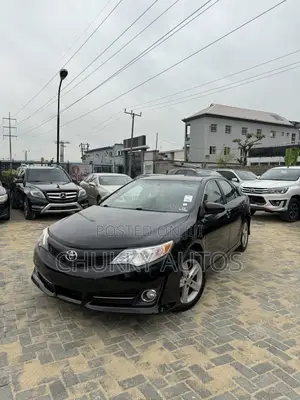 Toyota Camry SE 4dr Sedan (2.5L 4cyl 6A) 2014 Black