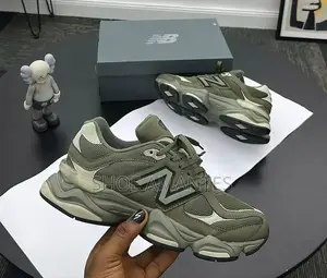 *New Balance 9060 Olive Green Snks