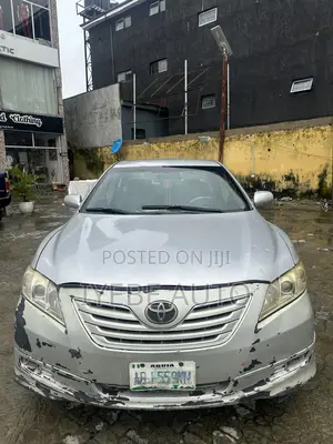 Toyota Camry SE V6 4dr Sedan (3.3L 6cyl 5A) 2006 Silver