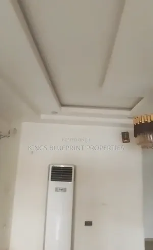 3bdrm Block of Flats in Uti, Warri for rent