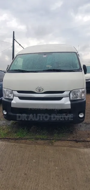 Toyota HiAce 2018 White