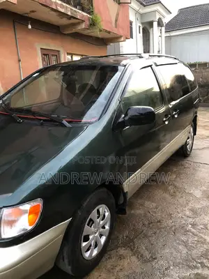 Toyota Sienna 2000 Green
