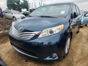 Toyota Sienna XLE AWD 7-Passenger 2013 Blue