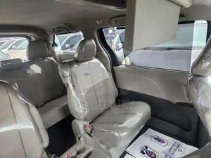 Toyota Sienna XLE AWD 7-Passenger 2013 Blue