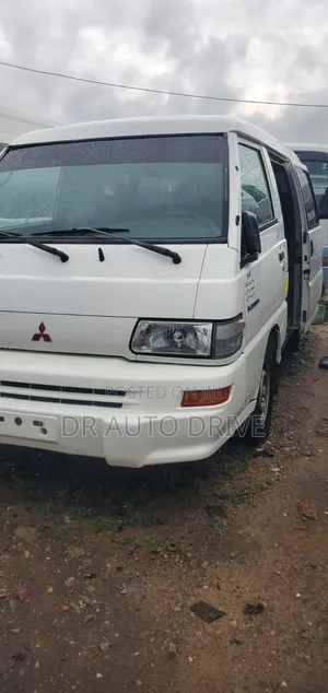 Mitsubishi L400 2005 White