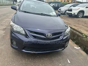 Toyota Corolla LE 4dr Sedan (1.8L 4cyl 4A) 2013 Blue