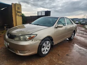 Toyota Camry 2004 Gold