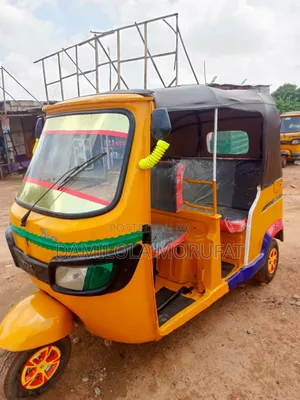 TVS Apache RTR 160 2V 2025 Gold