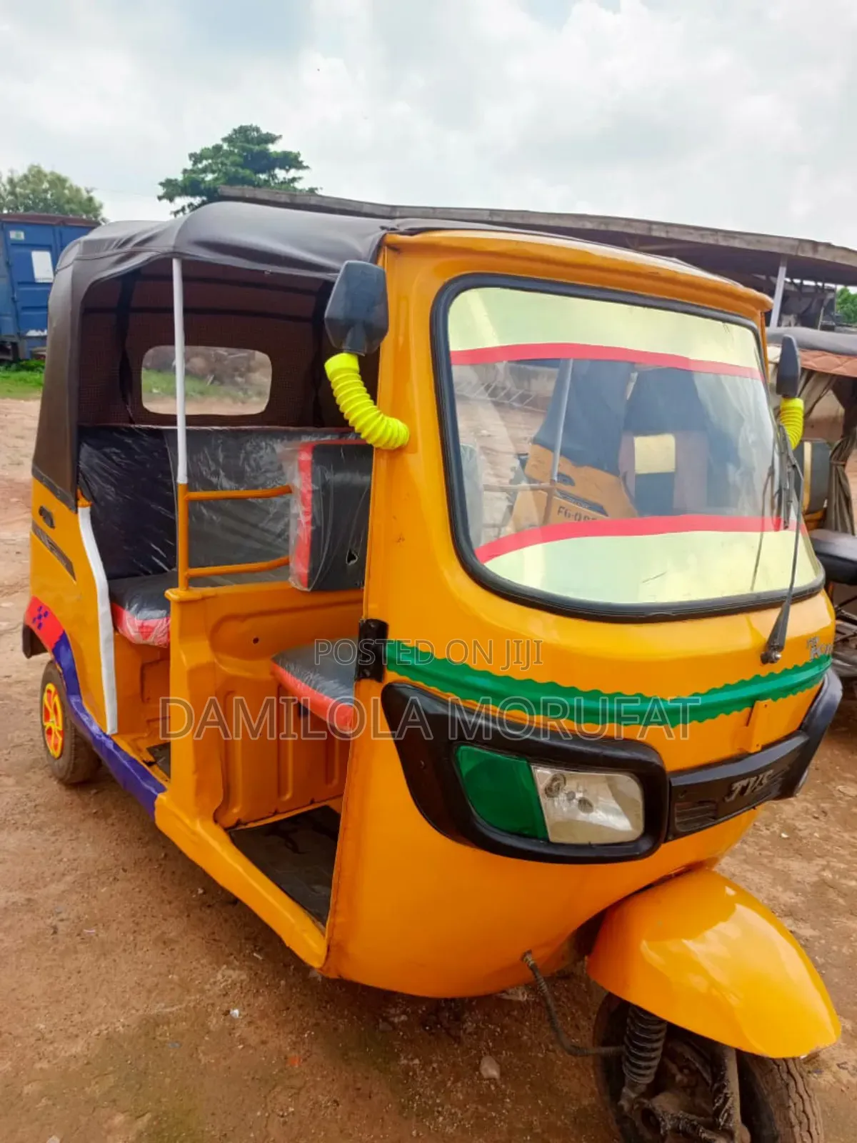 TVS Apache RTR 160 2V 2025 Gold