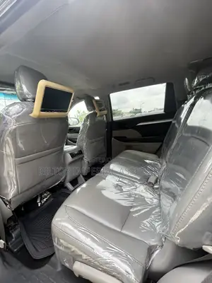Toyota Highlander LE 4dr SUV (3.5L 6cyl 6A) 2015 Green