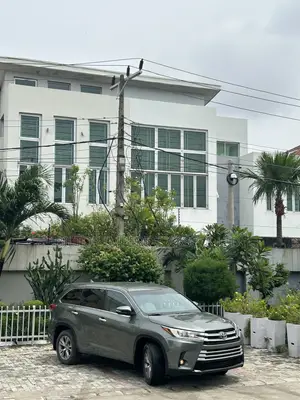 Toyota Highlander LE 4dr SUV (3.5L 6cyl 6A) 2015 Green