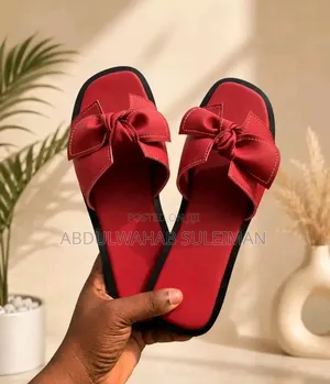 Female Palm Shoe