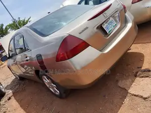 Honda Accord 2004 Gold