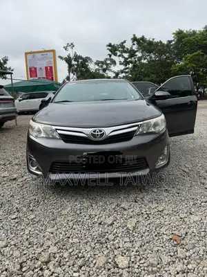 Toyota Camry XLE 4dr Sedan (2.5L 4cyl 6A) 2013 Gray