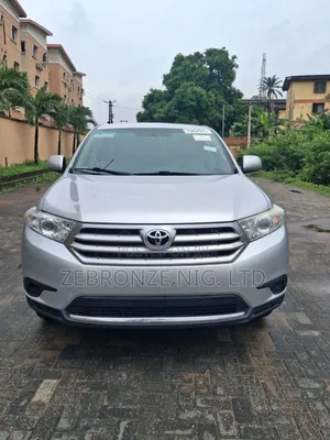 Toyota Highlander SE 3.5L 4WD 2013 Silver