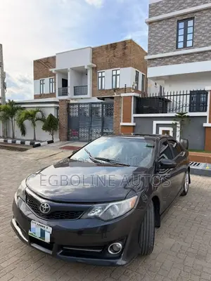 Toyota Camry SE 4dr Sedan (2.5L 4cyl 6A) 2013 Gray