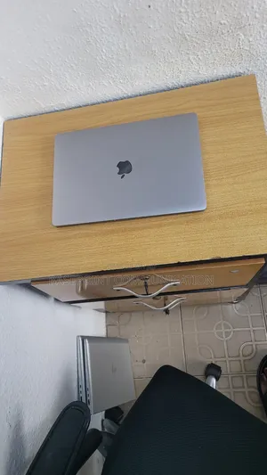 Laptop Apple MacBook Pro 2017 8GB Intel Core i5 SSD 256GB