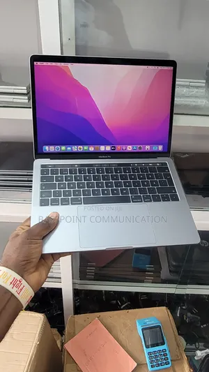 Laptop Apple MacBook Pro 2017 8GB Intel Core i5 SSD 256GB